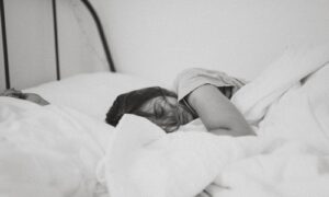 【夢占い】遅刻する夢はストレスの現れ?状況別に意味は変わってきます