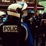 【夢占い】逮捕される夢は悪いことの前兆?冤罪や他人・目撃の意味